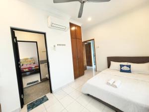 Comfy Corner House 4BR @10 mins legoland 10-16pax