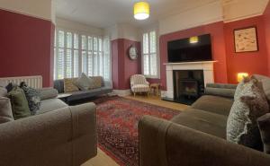 Sunnycroft - Hot tub hire available, fitness centre, free parking