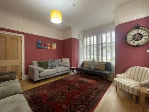 Sunnycroft - Hot tub hire available, fitness centre, free parking