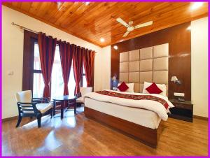 Hotel Saanidhya Blue Moon Palace Inn Near Bhimtal Lake- Wifi - Room Service - Parking Facilities - Velly view Hotel
