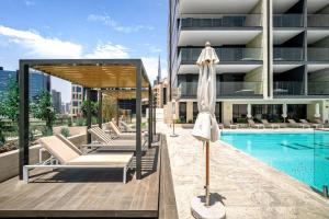 Trillionaire Bayhouse Chic Studio - Jacuzzi with views, Pool and Gym
