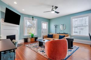 Victorian Style 1 Bedroom with Modern Touches, steps from Forsyth Park