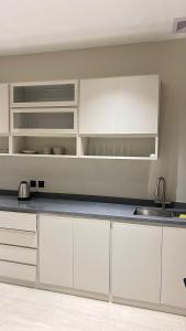 شقة فاخرة بغرفتين نوم وصالة