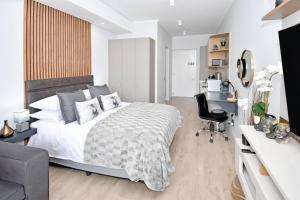 Stylish Penthouse Studio in Ellipse Waterfall