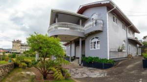 Grand Trillium Villa Lake View & Garden Retreat Family Friendly Stay, a modern and peaceful escape in the beautiful surroundings of Nuwara Eliya