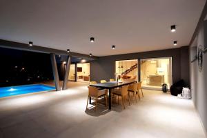 Luxury Villa Lanterna heated pool jacuzzi