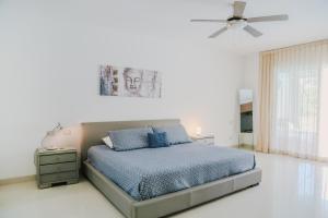 Stunning Ocean Front By Condo Boutique