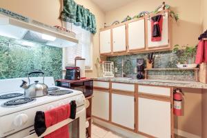 Charming Studio about 5 Mi to Stone Mountain Park