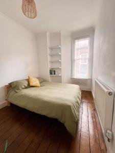 Spacious victorian 3 bedroom apartment