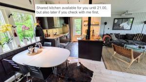 5-star homestay for 2 with breakfast, hot-tub, aircon and bikes