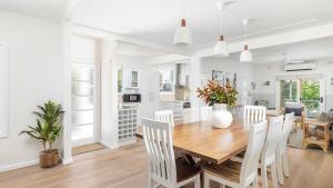 Shoal Bay Beach House & Garden Suite - 200m to iconic beach