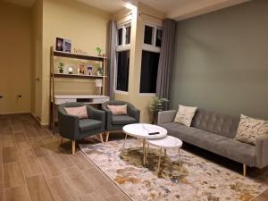 Pristine Rooftop 2 Bedroom Apartment centrally located with a view