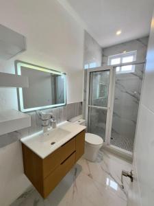 Pristine Rooftop 2 Bedroom Apartment centrally located with a view