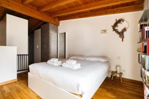 Wonderful loft with two baths and a small balcony