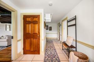 Downingtown Manor - 1900s Farmhouse with Creek Views