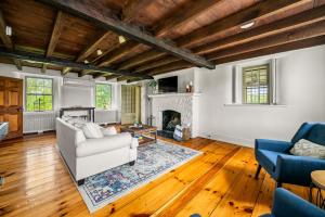 Downingtown Manor - 1900s Farmhouse with Creek Views