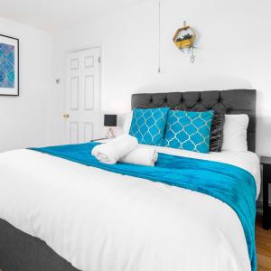 Charming 3 Bed House - Garden - Parking - Wi-Fi Netflix 83BMH