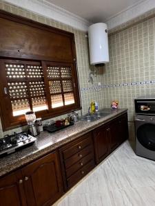 Appartement confortable à Rabat, idéalement situé près de la Corniche et du Stade