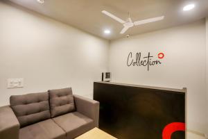 Collection O Le Noida Hotel Near Sector 76 Metro Station