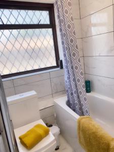 Elizabeth line station 3 Bedroom House