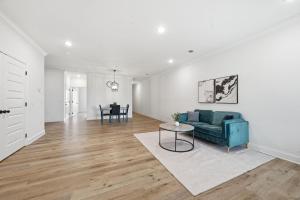 Relaxing 2BR Home w Contemporary Style