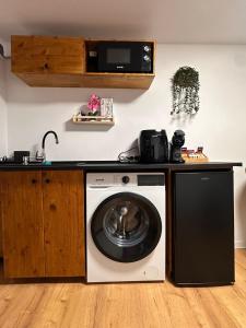 MR Tiny House - Private Parking