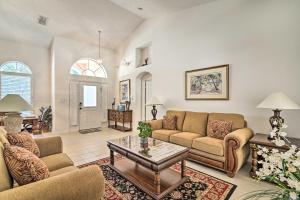 3 Mi to Mississippi Stadium Cozy Jackson Getaway!