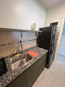 Check and Home - Eves - 2 Huéspedes en la Peatonal