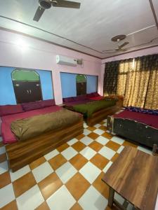 Hotel Vrindavan Near Prem Mandir approx 15min