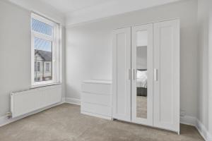 NEW! 5BR Home near City Centre with Garden