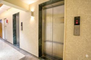 Glitz Hotels Saineel - Juhu Mumbai