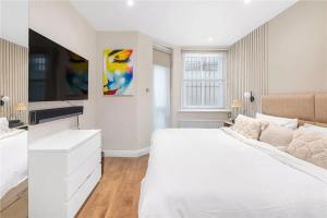 Stylish Two-Bed on Prestigious Onslow Gardens