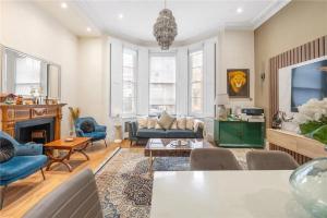 Stylish Two-Bed on Prestigious Onslow Gardens