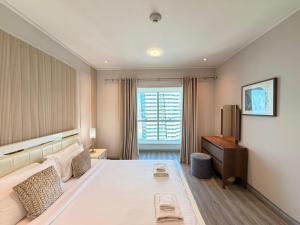 Panoramic Fireworks Views with Palm Jumeirah Bluewaters and Ain dubai View