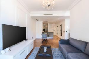 Opulent Green Point Getaway