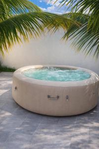 A Casa Paradisíaca ll Luxo Piscina Super Mega Quente até 50 graus Aquecimento Elétrico e Solar Casa com Sauna a Vapor e Ar Condicionado em Todos Ambientes e Lavanderia com Roupa de Cama e Banho e ofurô aquecido até 40 graus, com adicionais