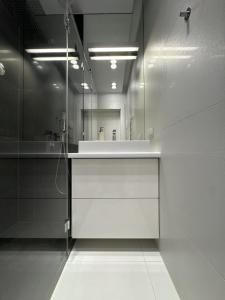 Old Town Apt with AC & Parking, 5 min Main Sq & Kazimierz