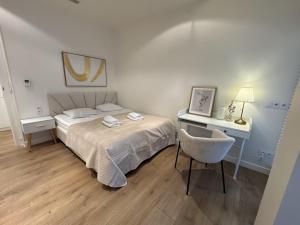 Old Town Apt with AC & Parking, 5 min Main Sq & Kazimierz