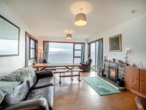 3 Bed in Inch oc-i304