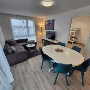 Modern Living Apartment with Sunset Terrace - Lift - Smart TV - XXL Terrasse