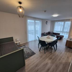 Modern Living Apartment with Sunset Terrace - Lift - Smart TV - XXL Terrasse