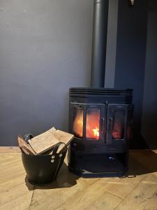 Huize Kroezzz sfeervolle authentieke vakantie woning met 3 slaapkamers, omheinde tuin en honden welkom