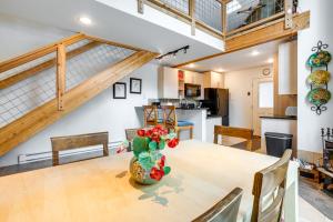 2 Mi to Ski Resort! Hot Tub Haven in Breckenridge