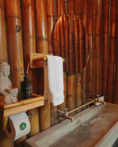 ATTRAVERSIAMO BAMBOO HOUSE