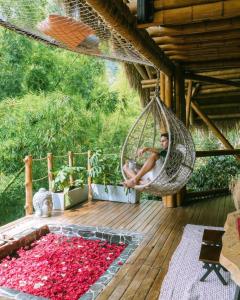 ATTRAVERSIAMO BAMBOO HOUSE