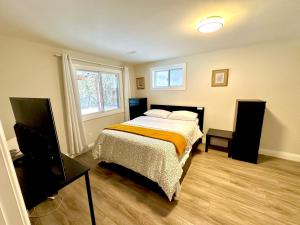 Luxurious 2 Bedroom 2 Bath Suite Near Fairview Mall & Airport, No pet allowed