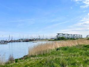 Apartment with Panoramic Marina Views