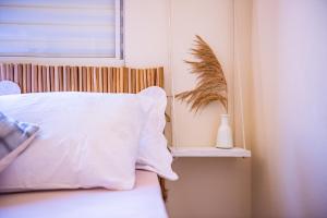 Casa a 900m da Praia, com Churrasqueira, Varanda com Rede e Terreno grande