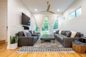 Modern Fountain Square Mansion with Hot Tub & Rooftop Patio- Family Friendly