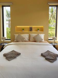 Casa Celesta - New 2BR Villa with Full Kitchen, 55" Smart TV, Working Desk, Hammock & Garden Seating